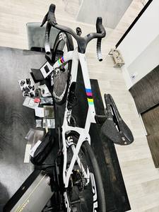 2026 Colnago Y1Rs Carbon Disc SMALL Blanc ENVE 6.7 Couleur des Champions du Monde Colnago - Product Image 6