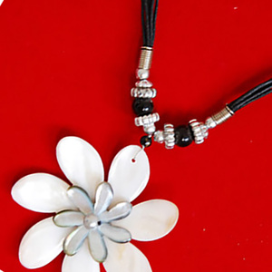 Collier de bijoux en coquillage, art floral avec motif de perles, sculpture florale pour cadeau - Product Image 3