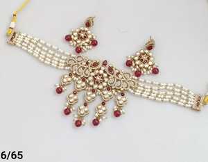 Collier ras du cou indien avec boucles d'oreilles et Mangtika pour femme Design de fleurs superbe zircon cubique fabriqué à la main - Product Image 1