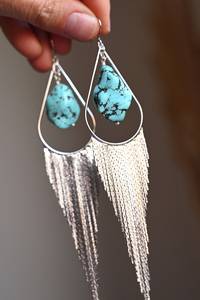 Boucles d'oreilles pendantes tendance en cristal turquoise, argent sterling plaqué or, avec design à franges, pour mariage et soirée - Product Image 4