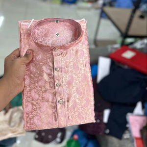 Kurta de créateur de luxe pour hommes vêtements traditionnels indiens en coton fabriqués à la main avec broderie personnalisée impression dessinée à la main pour les fêtes - Product Image 1