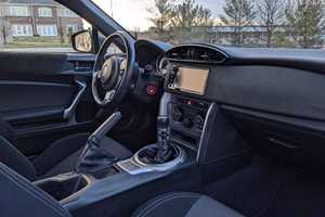 Coupé sport compact d'occasion 2024, 2 portes, haute performance, maniabilité agile, sans accident et prêt à être expédié - Product Image 5