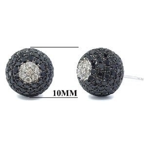 Boucles d'oreilles antiques en or blanc massif 18 carats de qualité supérieure avec diamants blancs et noirs de forme ronde pour femmes - Product Image 2