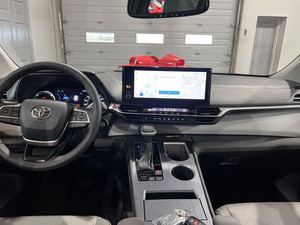 Clean Used 2025 Toyot_a Sienn_a XLE Híbrido FWD para 8 pasajeros con Bluetooth Asientos de tercera fila Asientos de cuero Arranque remoto Bluetooth - Product Image 6