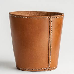 Maceta de cuero rústica moderna hecha a mano para elegantes escenas de jardín interior con color orgánico y acabado de forma suave - Product Image 3