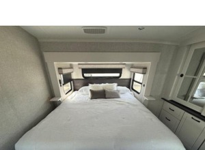อุปกรณ์ตกแต่งภายในรถบ้านรุ่นทันสมัย North Point 377RLBH แบบ 4 สไลด์ ขนาด 42 ฟุต 11 นิ้ว น้ำหนัก 15310 ปอนด์ กำลังเป็นที่นิยม - Product Image 3