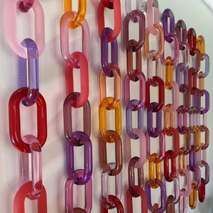 Modernos Adornos de Pared de Cadena Acrílica, Hechos a Mano con Resina, para Decoración del Hogar, por Abdul Rehman Enterprises - Product Image 1