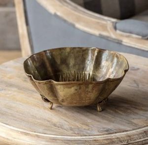 Cuenco étnico de latón con diseño tradicional y labio curvo ideal para ceremonias religiosas o presentación de comedor cultural - Product Image 2