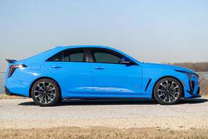 รถเอสยูวี CT4 V ปี 2025 รุ่น R18 สีดำ ปีกนก ขับเคลื่อนสี่ล้อ ไมล์น้อย เกียร์อัตโนมัติ พวงมาลัยซ้าย เบนซิน หลังคาซันรูฟแบบพาโนรามา เบาะหนัง - Product Image 2