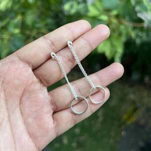 Boucles d'oreilles longues rondes en argent Sterling bijoux faits à la main cadeau de créateur pour les femmes d'anniversaire bijoux élégants - Product Image 3