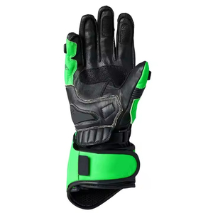 Gants de boxe en cuir en promotion, conçus dans des couleurs unies avec un style personnalisé, offrant une performance élevée pour la victoire. - Product Image 3