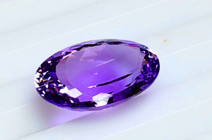 Pierre précieuse en améthyste naturelle facettée de 9x7 mm - Forme ovale - Quartz améthyste - Pierre taillée brésilienne à nuances profondes pour la fabrication de bijoux - Product Image 2