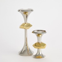 Bougeoir pilier moderne de luxe en métal doré en forme d'hexagone fait à la main Décoration de maison élégante Styliste Lightning Design Mariage