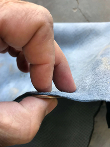 Venta al por mayor de cuero de vaca genuino suave esconde piel de serpiente en relieve azul artesanía de alta calidad para zapatos sofás muebles de cuero OEM - Product Image 6