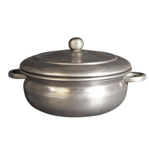 Vaisselle de cuisine élégante en acier inoxydable poli et brillant avec grand verseur de sauce et soupières - Product Image 3