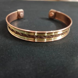 Desire Art Overseas Unique Bracelet en laiton de haute qualité Bracelet manchette en or pour femme Accessoire de mode principalement en cuivre - Product Image 1