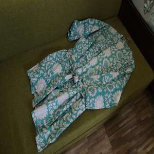 Kimono de demoiselle d'honneur pour femme, style bohème chic, longueur ras du sol, fait main, en coton imprimé au bloc, écologique, taille naturelle, motif floral, col en V - Product Image 5