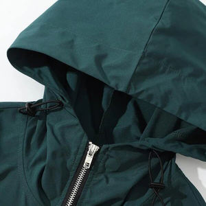 Veste coupe-vent personnalisée à capuche en nylon, anorak softshell imperméable et coupe-vent pour homme, idéale pour la course et les activités de plein air - Product Image 4