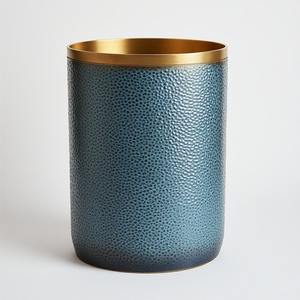 Cubo de Basura de Metal de Diseño sin Tapa, Hecho para Interiores Modernos, que Combina Utilidad, Resistencia, Apariencia Elegante y Ecológico - Product Image 1