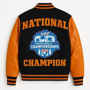 Veste universitaire en laine brodée personnalisée Veste Letterman de qualité supérieure pour hommes et femmes avec manches contrastées et boutons pression - Product Image 3