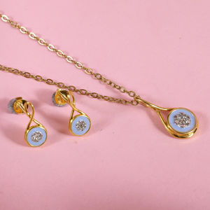 Delicado Juego de Colgante de Oro Fino de 18K para Mujer, Joyería de Diseño Tradicional con Pendientes a Juego para Bodas y Fiestas - Product Image 1