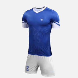 Vente directe d'usine, uniforme de football pour hommes, 100% polyester, léger, respirant, séchage rapide, haute qualité, personnalisable - Product Image 2