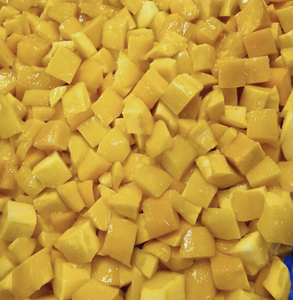 Cubes de mangue congelés du Vietnam Ingrédient de fruits naturels idéal pour les desserts, les boissons et les recettes d'aliments surgelés - Product Image 1