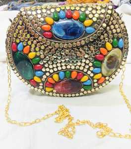 Bolsas tribales de mosaico hechas a medida con tachuelas de metal ideales para tiendas de accesorios de moda y tiendas de bolsos para reventa - Product Image 5