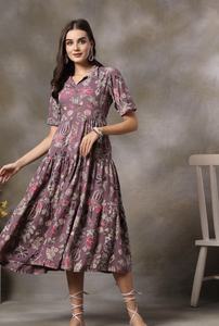 Robe mi-longue ajustée et évasée à imprimé floral de haute qualité pour femmes, design imprimé élégant, robe pour femmes pour les soirées - Product Image 4