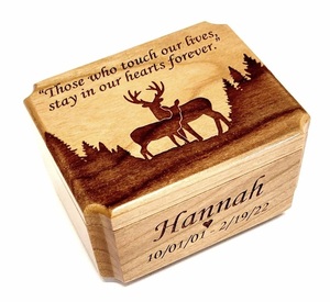 Urne personnalisée Buck et Doe Boîte à cendres Boîte commémorative gravée au laser Cadeau de deuil Urne à partager Petite urne rustique Couple de cerfs - Product Image 3