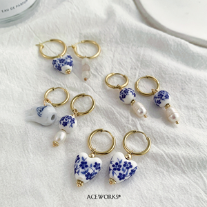 Galería <span class=keywords><strong>de</strong></span> <span class=keywords><strong>Aros</strong></span> Chinoiserie |   Pendientes <span class=keywords><strong>de</strong></span> Aro Huggie <span class=keywords><strong>de</strong></span> Cerámica con Baño <span class=keywords><strong>de</strong></span> Oro PVD <span class=keywords><strong>de</strong></span> 18K y Acero Inoxidable |   Impermeable, Resistente al Deslustre - Product Image 3