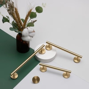 Poignée de porte simple finition dorée au design minimaliste et élégant Idéal pour les maisons contemporaines, les bureaux et les portes d'entrée de l'Inde - Product Image 3