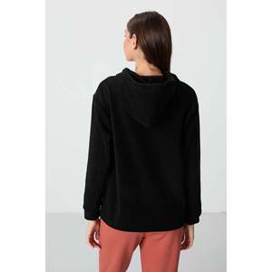 Sweat-shirt à capuche oversize noir en polaire pour femme TommyLife, manches longues, pull confortable 100 % polyester pour un look décontracté - Product Image 6