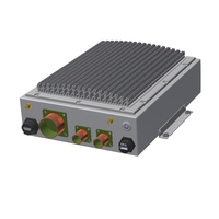 Ordinateur embarqué sans ventilateur de qualité militaire IP67 à faible consommation avec 7 ports E/S pour le transport et l'utilisation en extérieur – En stock !