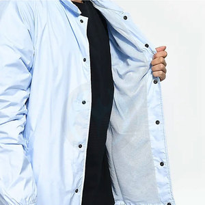 เสื้อแจ็คเก็ตผ้าใบกีฬาฤดูหนาว OEM คุณภาพสูง ขายส่งออนไลน์ขายดีสำหรับผู้ชาย กันน้ำ - Product Image 3