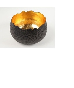 เชิงเทียนทรงกลมโลหะสีดำและสีทองสำหรับตกแต่งสไตล์ไม่เหมือนใครดีไซน์แบบใช้ค้อนทุบสีทอง - Product Image 2