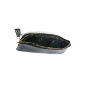 Étui à lunettes en cuir PU avec fermeture éclair et Logo personnalisé de couleur noire - Product Image 1