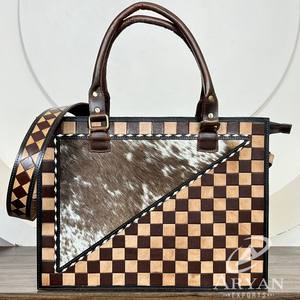 กระเป๋าถือหนังวัวแท้ทรงครอสบอดี้สำหรับผู้หญิง ดีไซน์ตะวันตก งานฝีมือแบบตะวันตก ลายตาราง  ขนาดใหญ่ จุของได้เยอะ  แบบสั่งทำพิเศษ - Product Image 1