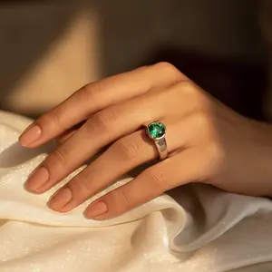 Bague en argent pour femme avec émeraude, plaqué or rose 18 carats, bijoux en pierres précieuses sertis avec sertissage à griffes, certifié IGI, forme - Product Image 3