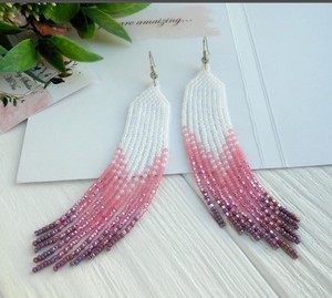 Pendiente romántico rosa para mujer, pendiente largo de cuentas de semillas - Product Image 1