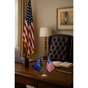 Conjunto de Escritorio Personalizado de Oregón, Estados Unidos, con Asta de Bandera de Aluminio Impresa Digitalmente y Banderas de Algodón, Seda y Plástico para Uso en Seguros - Product Image 3