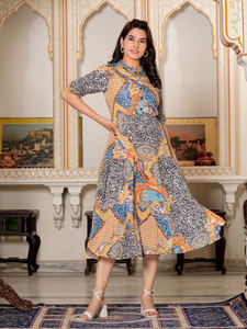 Robe à volants en polyester à imprimé multi-animaux pour femmes avec manches courtes et col mandarin conçue en tissu léger - Product Image 2