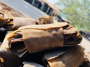 Fabricant thaïlandais de feuilles fumées nervurées en caoutchouc naturel RSS3 de haute qualité Meilleur prix exportateur pour la texture de sécurité à vendre aux États-Unis - Product Image 5