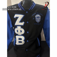 Novedades: Chaqueta de lana para mujer Sorority Zeta Phi Beta con escudo Divine1920 y bordado de sarga en contraste, transpirable.