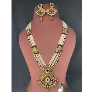 Hermoso Juego de Collar con Colgante y Aretes con Piedras Chapadas en Oro de Primera Calidad, Colección para Bodas y Festivales para Mujer - Product Image 1