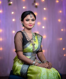 Sari en rayonne chic à la mode avec design imprimé et travail manuel pour une élégance quotidienne. - Product Image 2