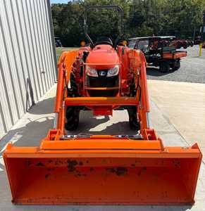 Tracteur utilitaire compact Kubota LA4701, 47 CV, 4 roues motrices, diesel, avec chargeur frontal pour travaux agricoles - Product Image 6