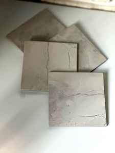 Juego de 4 posavasos cuadrados de piedra con aspecto de mármol hechos a mano, decoración moderna para mesa - Product Image 2