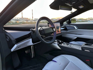 SUV Hi Phi Z 2022, toit ouvrant métallique automatique, sièges en cuir, batterie au lithium, équipements haut de gamme - Product Image 4