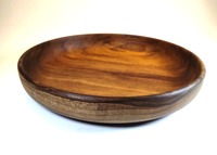 Assiette en bois poli écologique, motifs runiques, décoration rustique nordique, vaisselle viking, designs médiévaux nordiques, artisanat